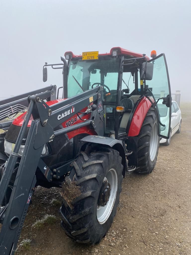 Tractor CASE IH cu încărcător frontal