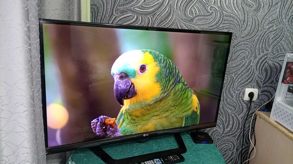 Продам телевизор LG.