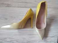 Жълти дамски обувки на ток