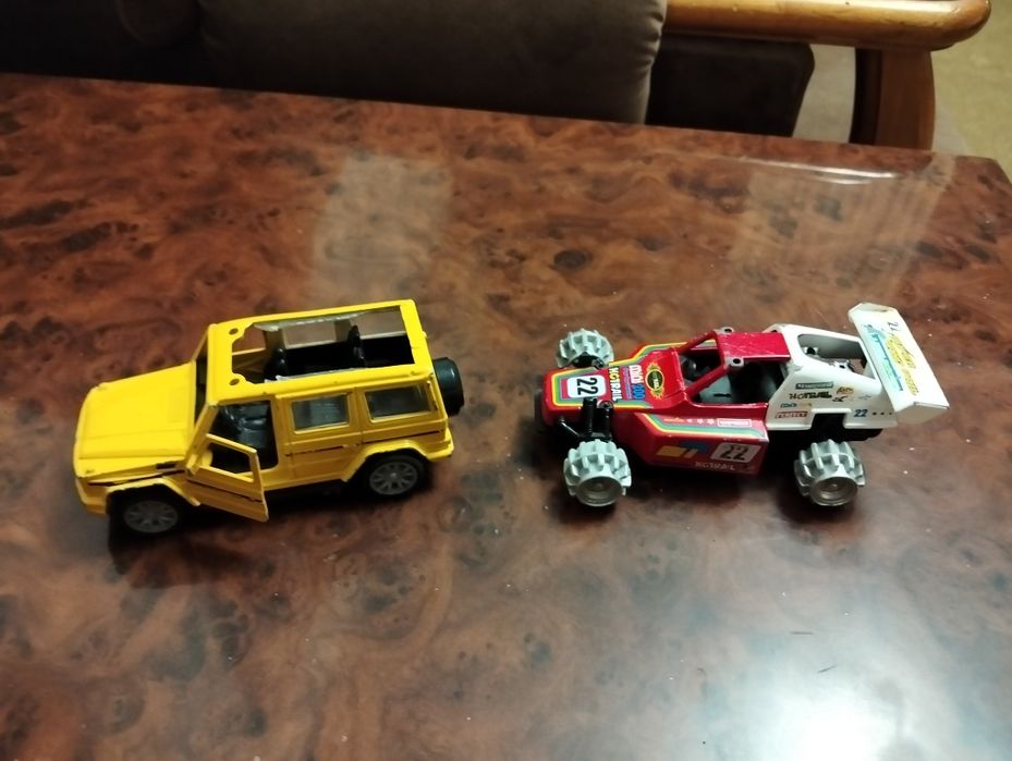 Продам железные машинки модельки.