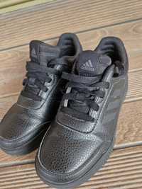 Adidas-черни маратонки