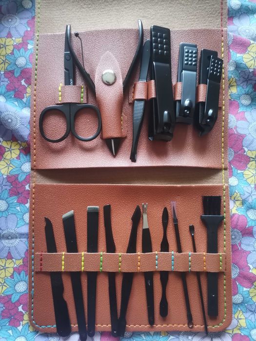 Set manichiura 17 piese. Husa