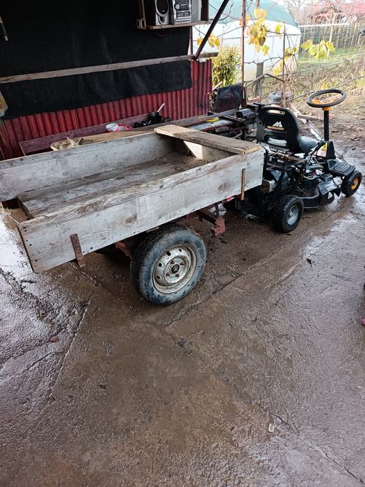 Vând tractoras de tuns iarbă