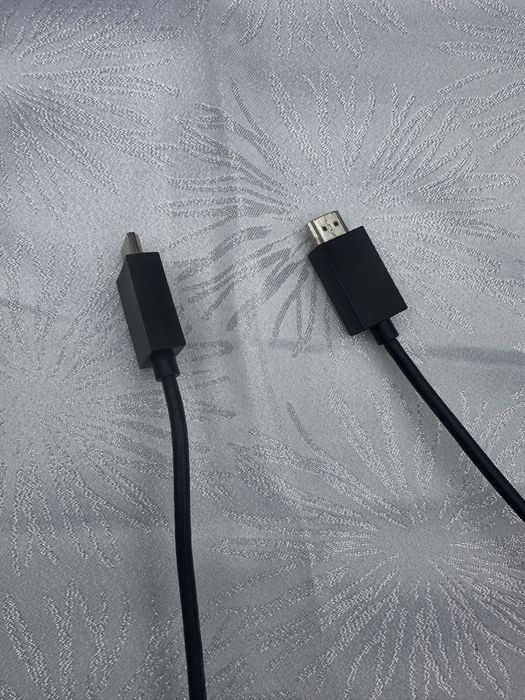 Ps5 с контролер,стойка,кабели и 2 игри