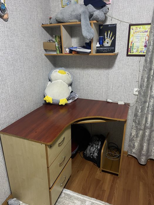 Продам стол с книжными полками