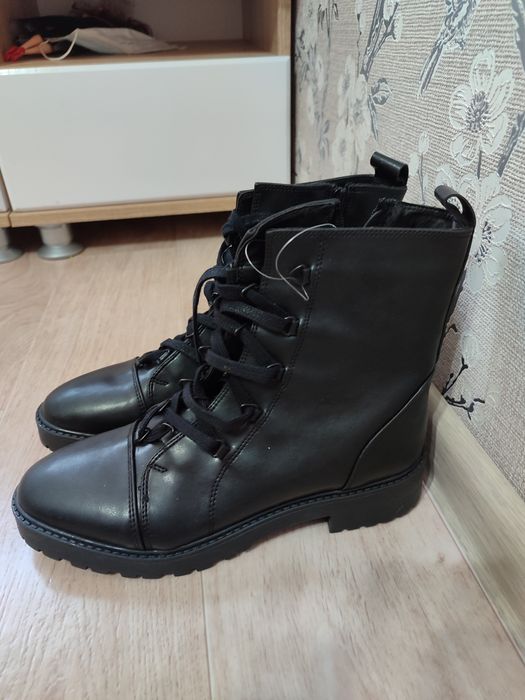 Ботинки новые 39 размер