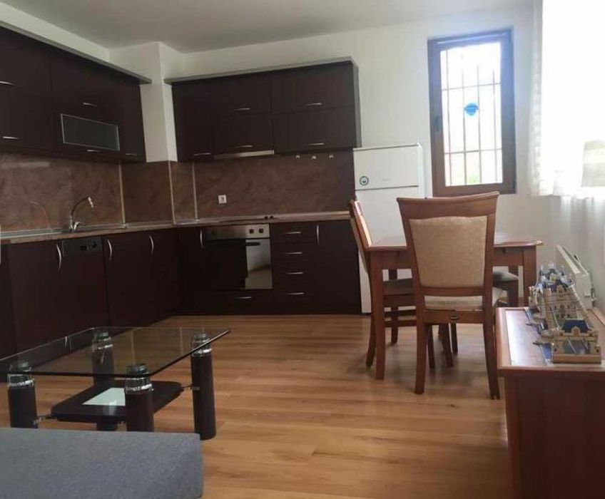 Двустаен апартамент в Хладилника