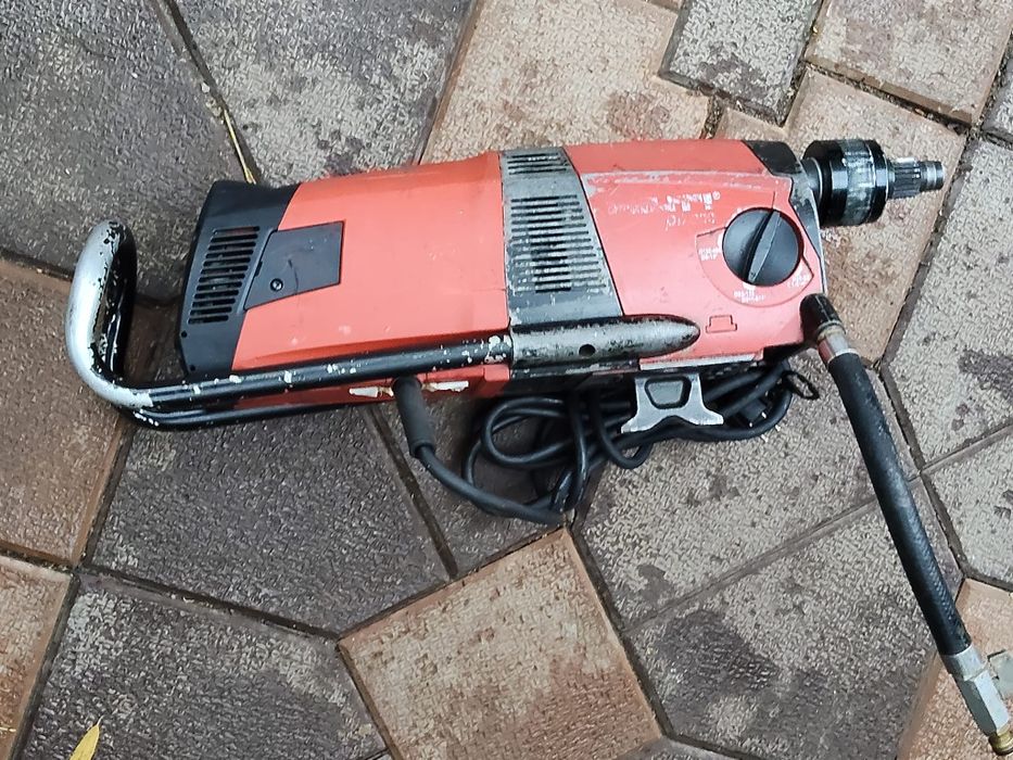 Carota HILTI  DD 200 în stare excelenta