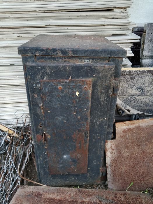 Продам сейф б/у за 17к самая низкая цена