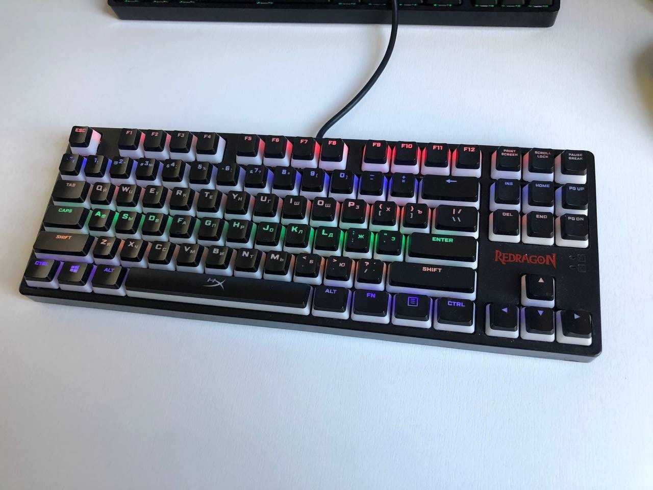 Клавиатура RED Dragon с клавишами HyperX