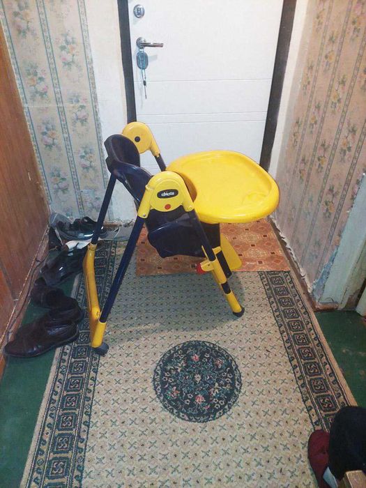 Продам столик для кормления ребенка Chicco