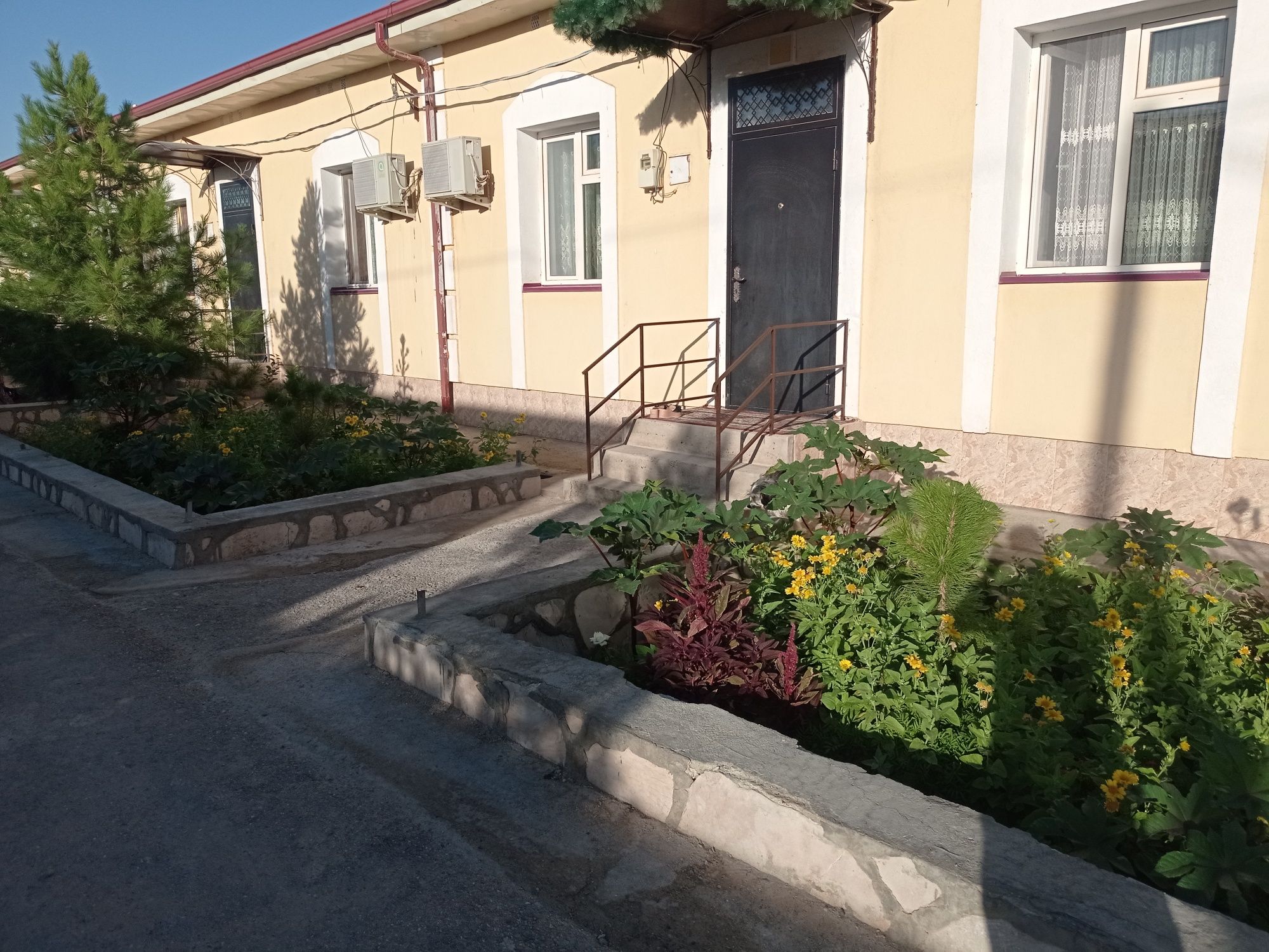 2 Sotixli Kottej Sotiladi