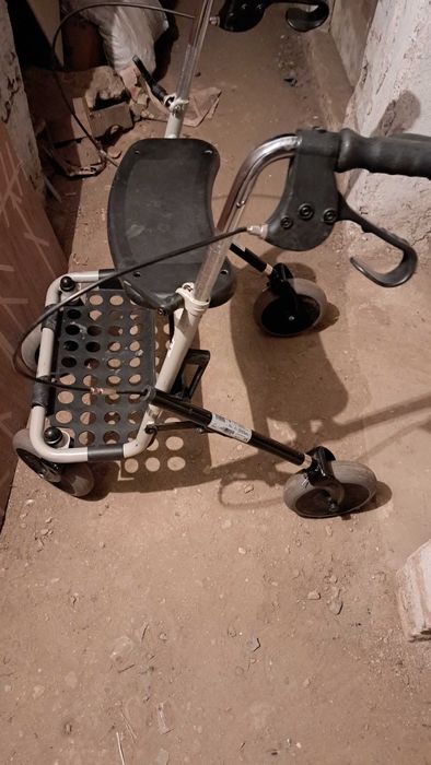 Помощна количка,проходилка за възрастни,сгъваема,алуминиева