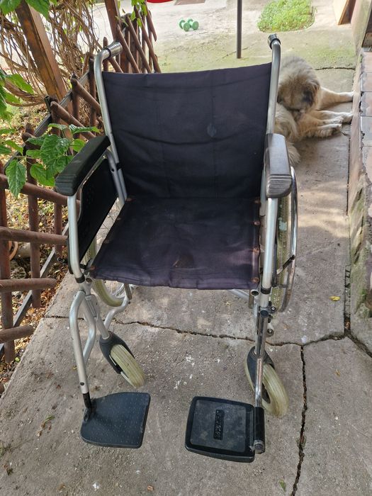 Cărucior persoane cu dizabilitati