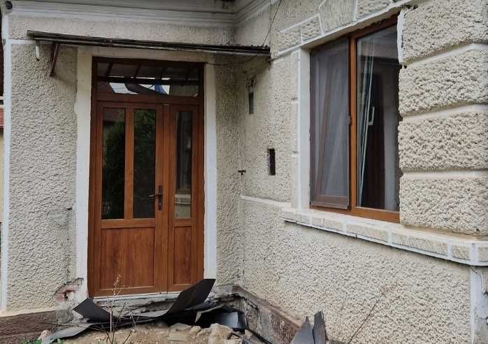 Vand usa intrare, geamuri si usi interioare