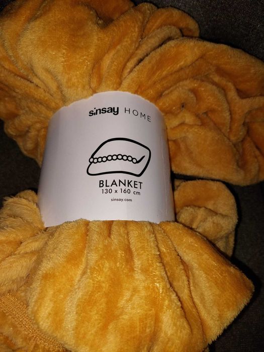 Patura galbena cu ciucurași NOUA