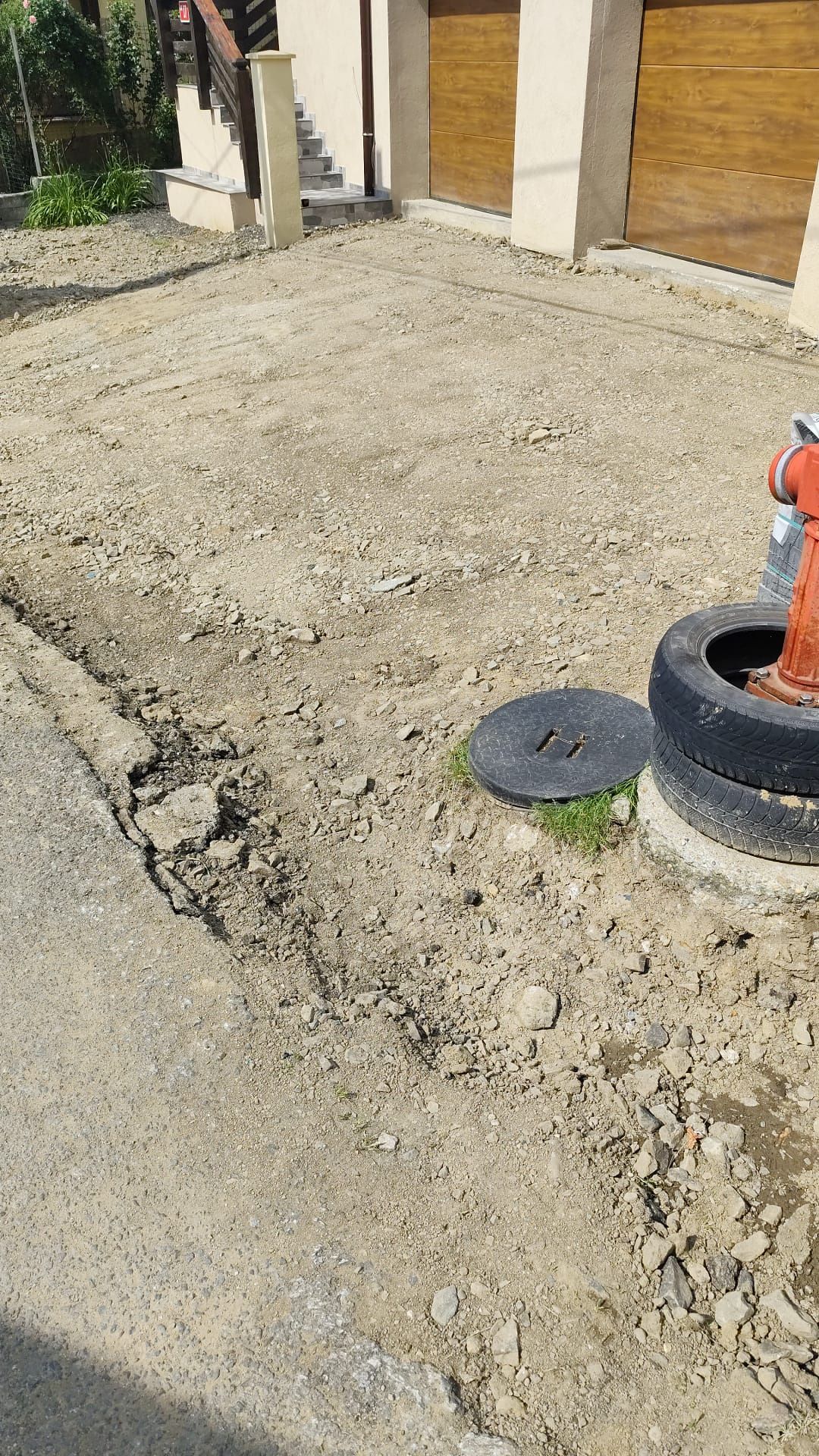 Montaj pavaje, pavele, borduri, rigole. Amenajări exterioare.