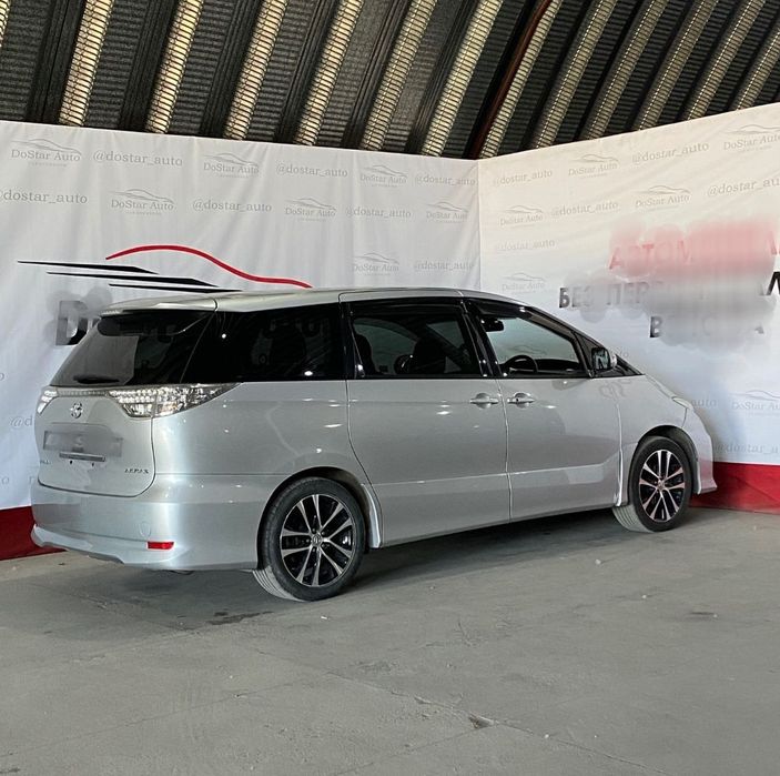 Тайота Естима 2013 год