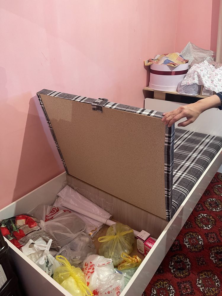 кровать для одного человека