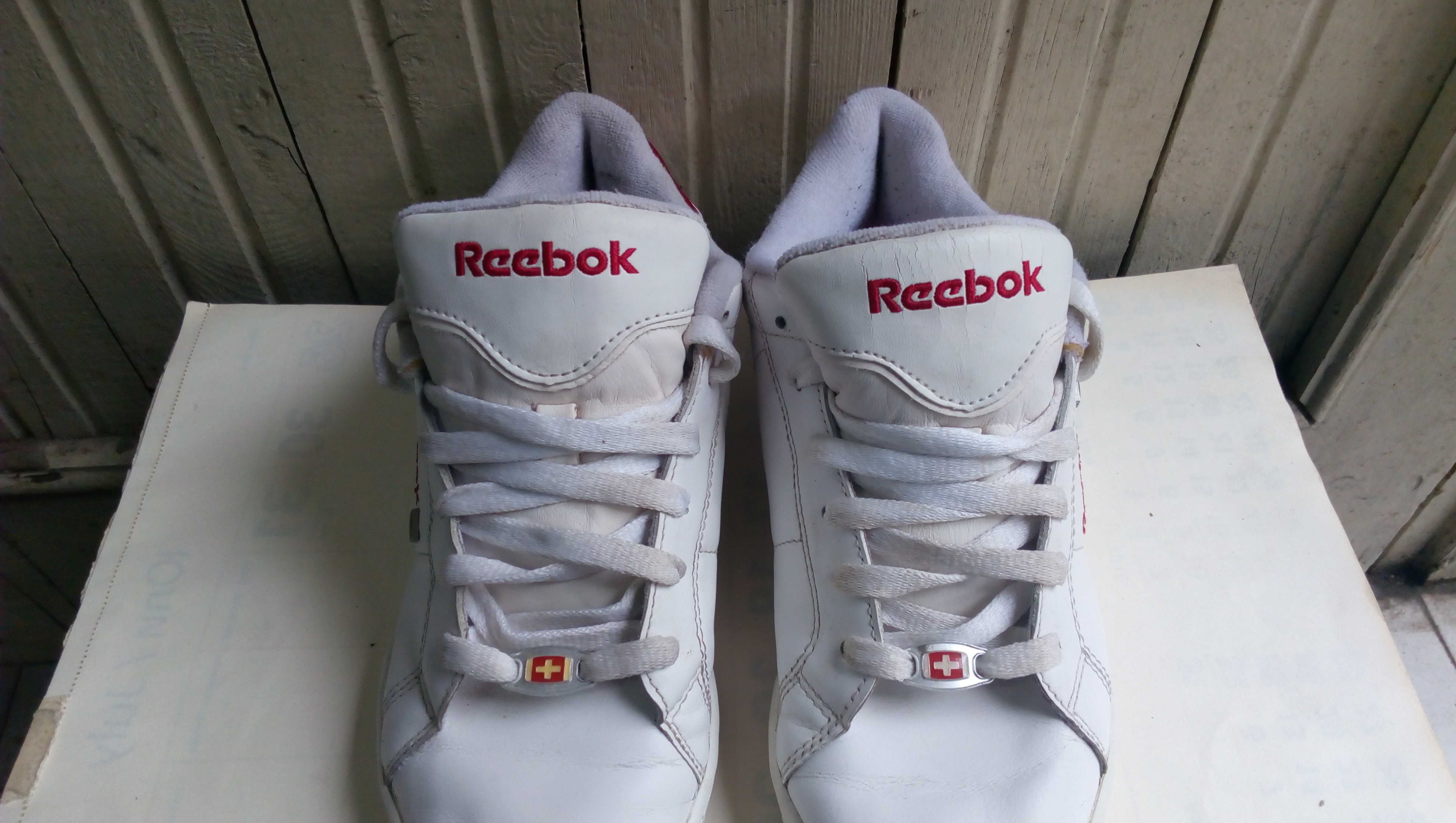 ''Reebok''оригинални дамски сникърси 38 номер