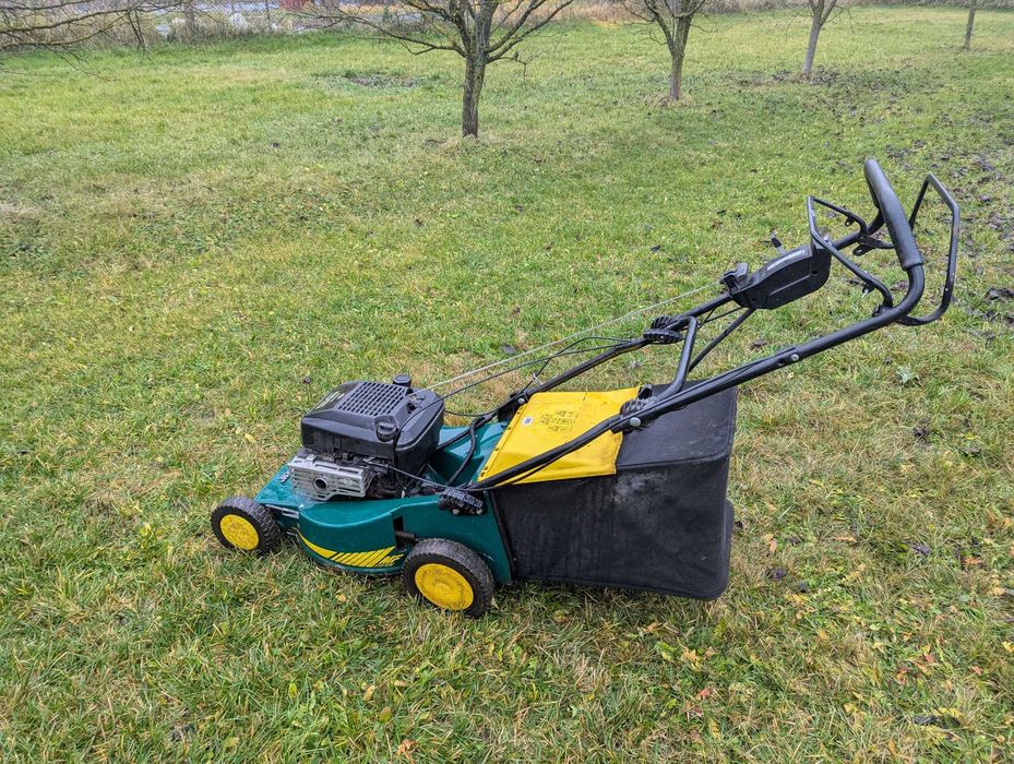 Masina de tuns cu tractiune MTD - pornire la cheie