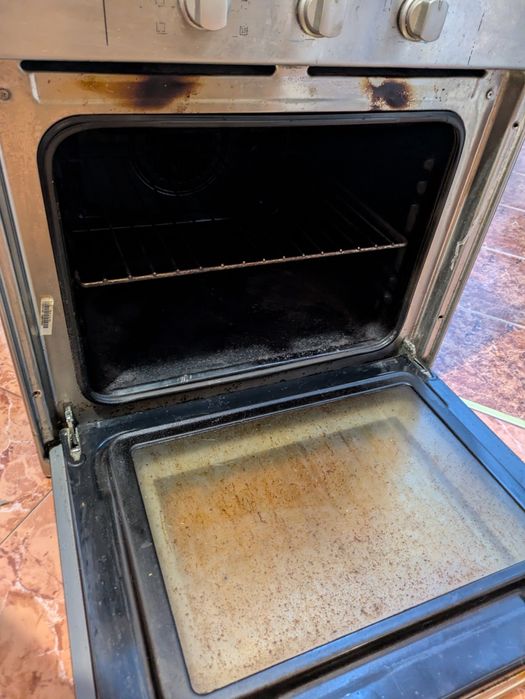 Фурна за вграждане / Hotpoint-Ariston FB 51.1 IX/HA / корозирал корпус