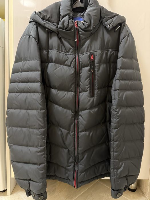 Куртка пуховик размер 48, внтури пух-перо, фирменная.