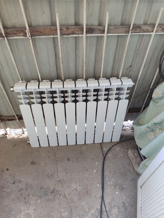 Yangi xolatdagi radiator sotiladi