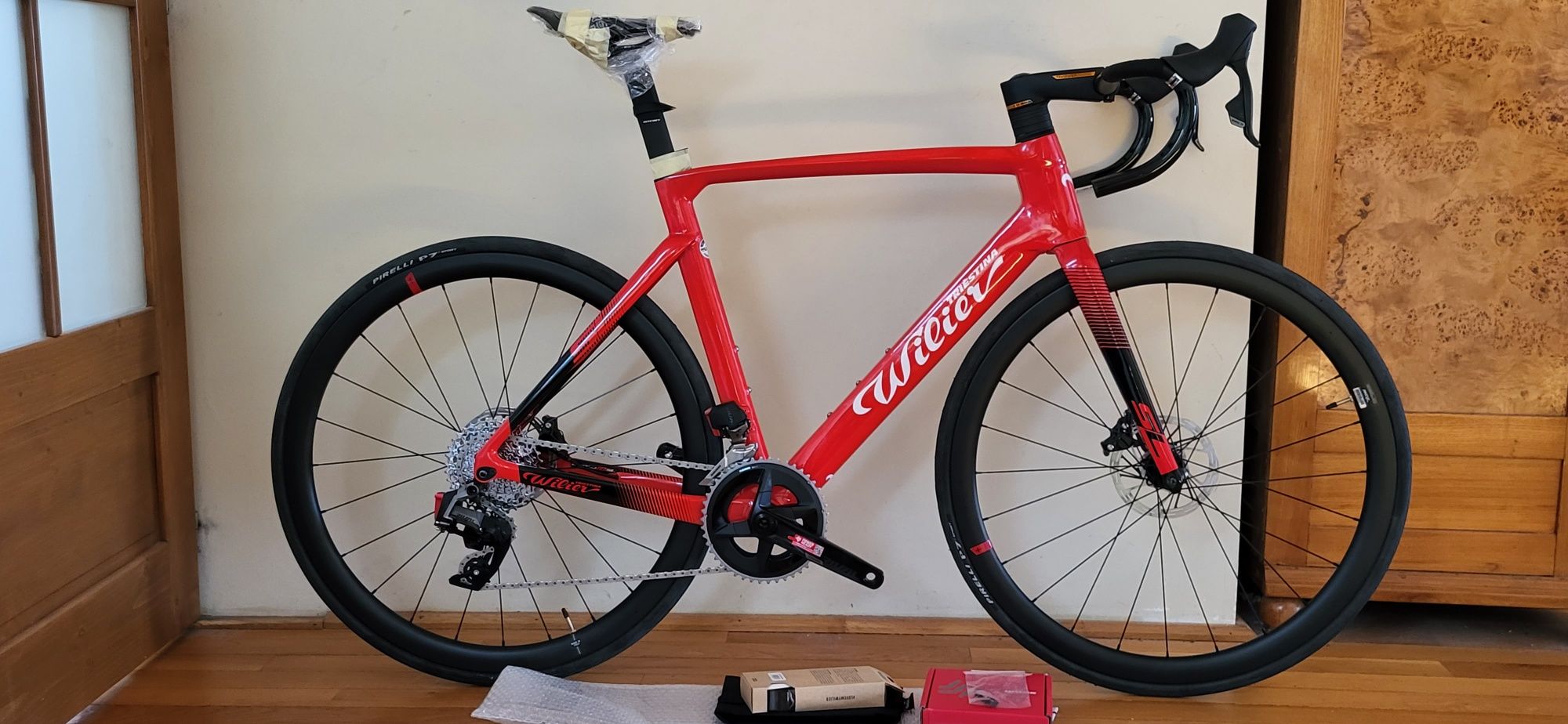 Vand cursiera race Wilier Cento 10 SL disc noul sram Rival axs 2x12