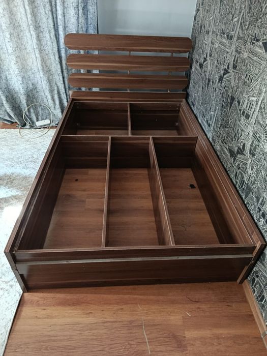 Кровать с матрасом