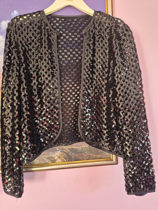 Дамско сако с пайети,за официални поводи върху рокля или панталон.