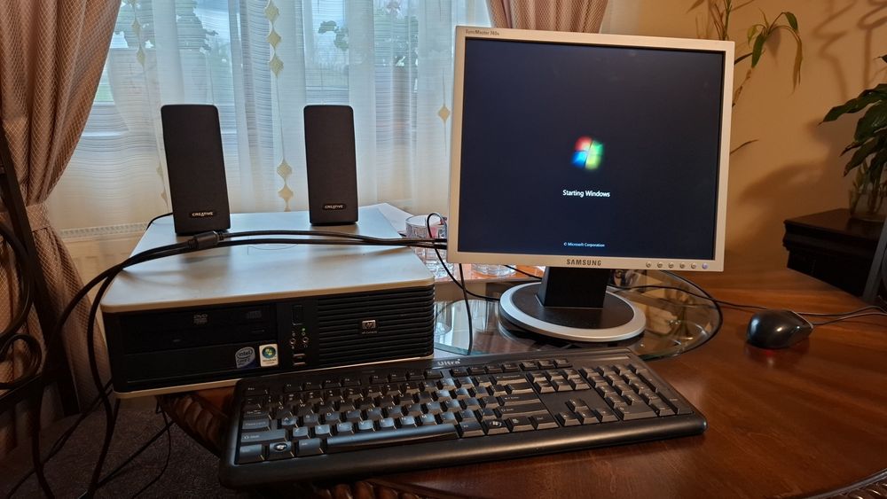 Vând PC HP 7800 Core2 slim Monitor Boxe