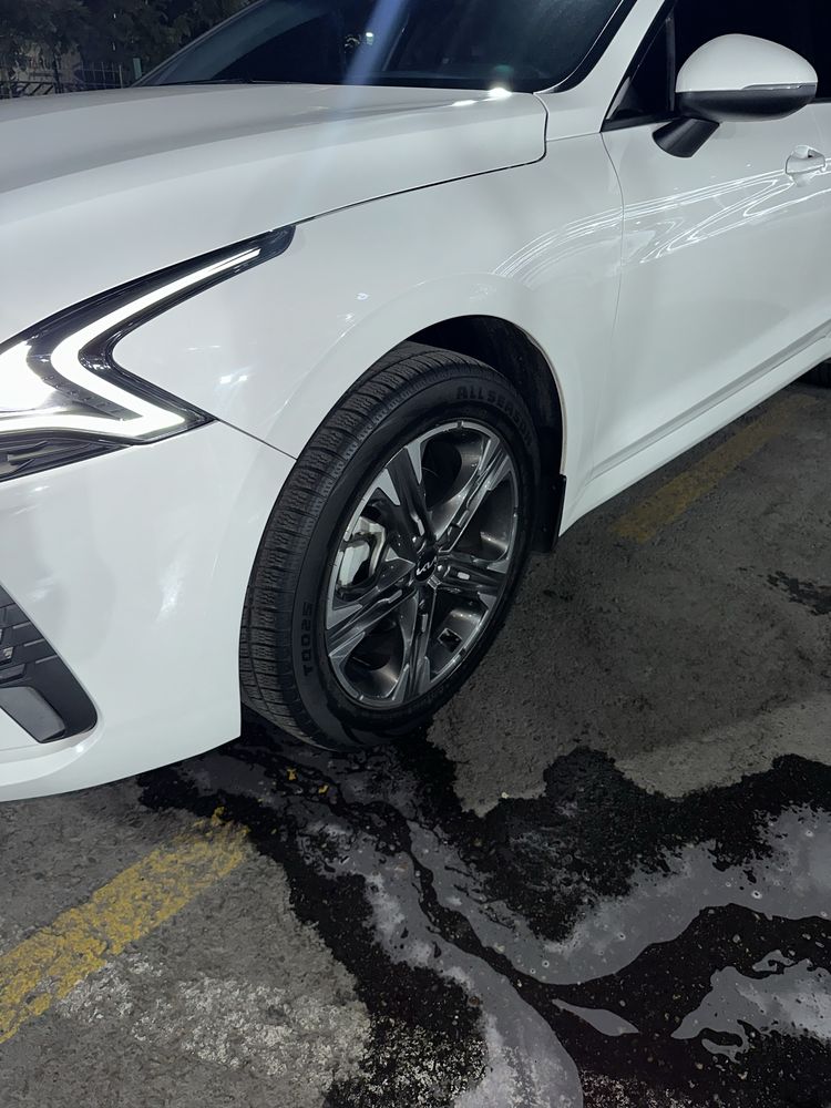 Kia K5 2022 yil oq