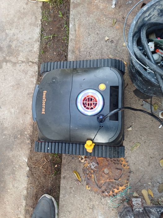 Robot curatat piscina