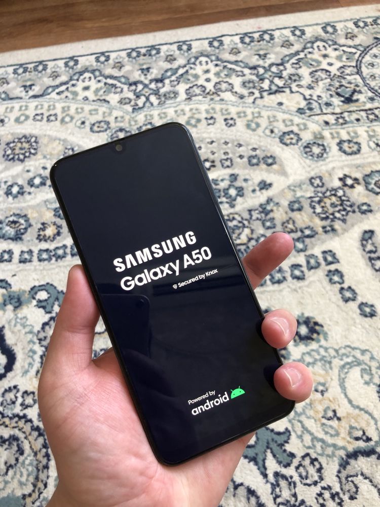 Продам Galaxy A50 6/128G Black в идеальном состянии все работа