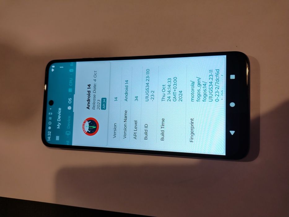 Motorola G34 la cutie și smartwatch cu lanternă