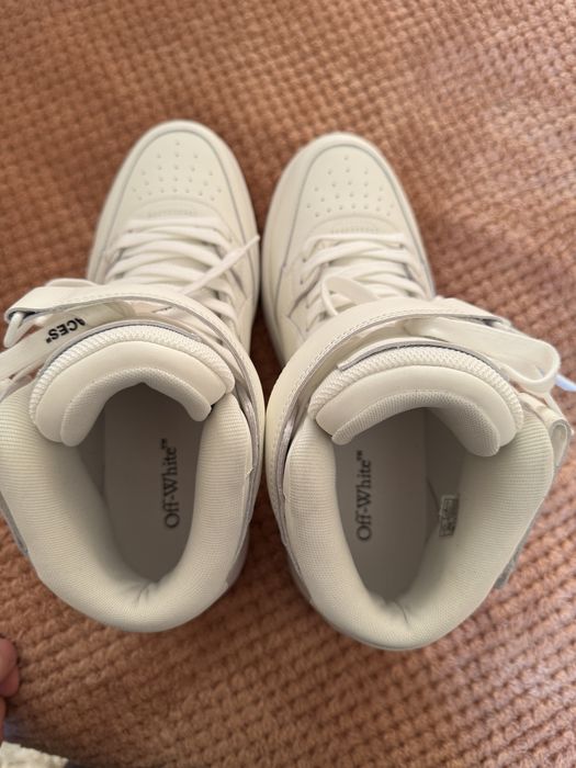 Off White Out-Of-Office High, “41” noi, in cutie