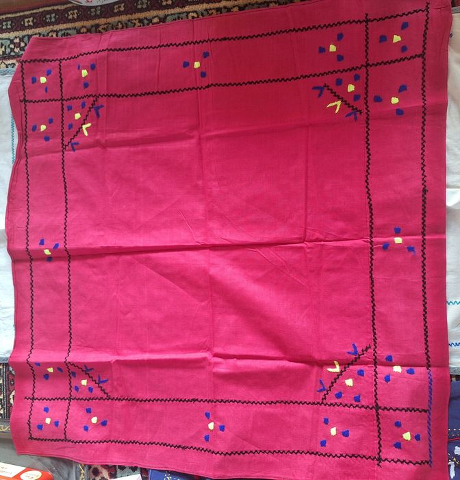 Национальные вышивки.