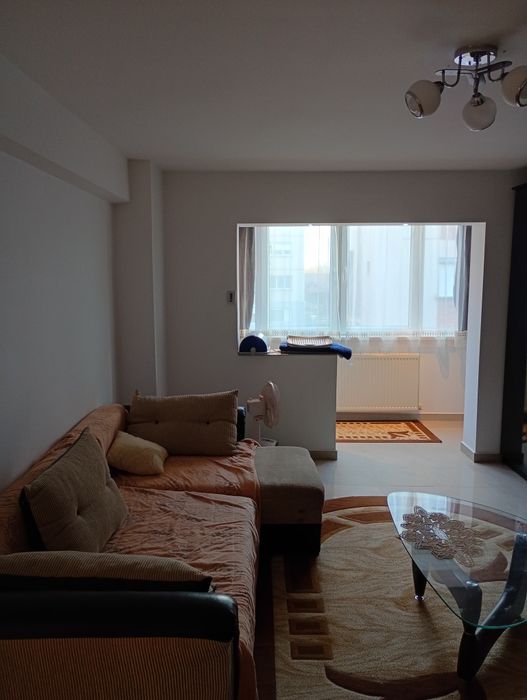 Vând apartament complet renovat