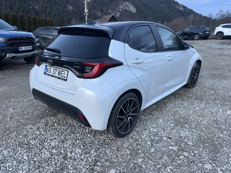Toyota yaris 1.5 hybrid full extra bitone 2024 avariat