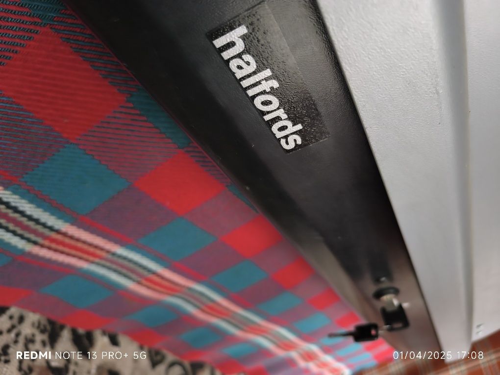 Продавам halfords Багажник За Кола (Автобокс)
