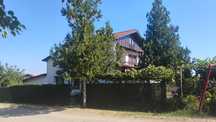 Продавам къща с двор