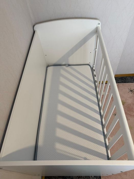 Дървена бебешка кошара