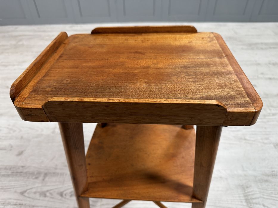 Помощна масичка -пиедестал - цветарник У023