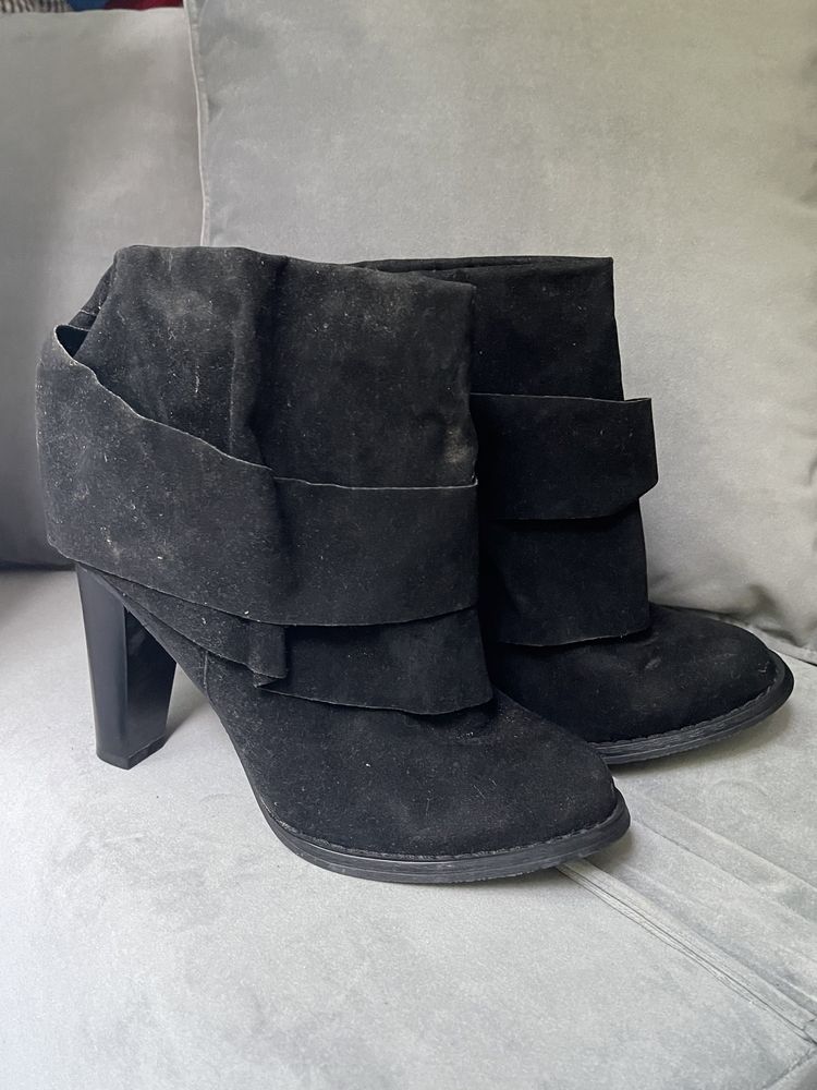 Pantofi diverse modele
