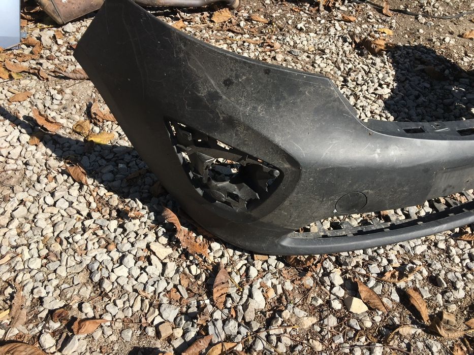 Предна броня и Ляв фар за Opel Vivaro Hella 2014-2019