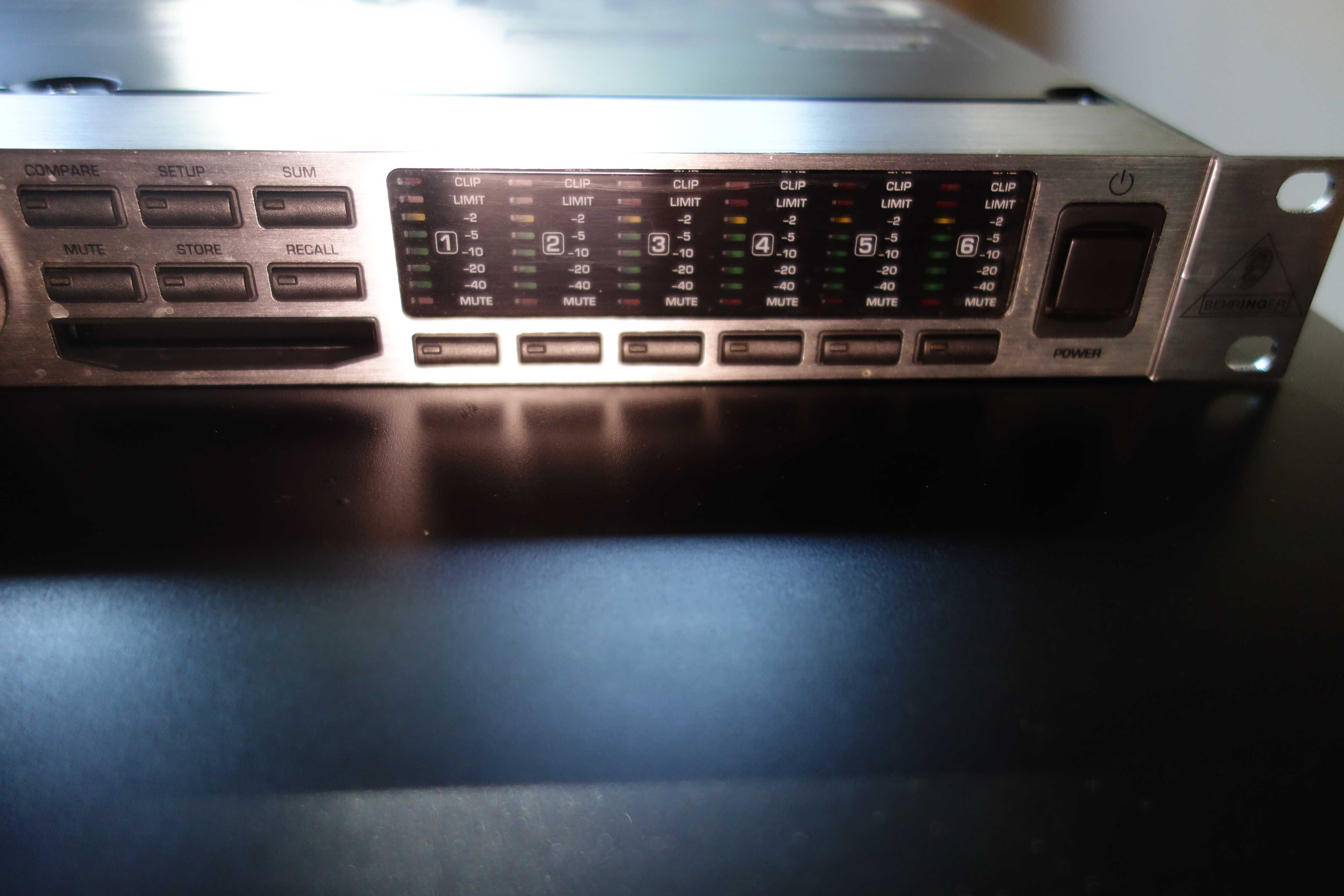 Дигитален процесор Behringer DCX2496