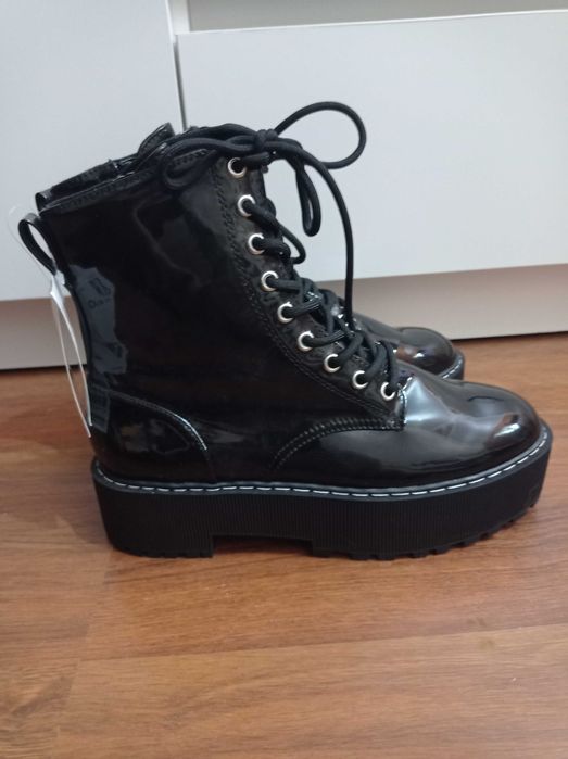 Продам новые ботинки