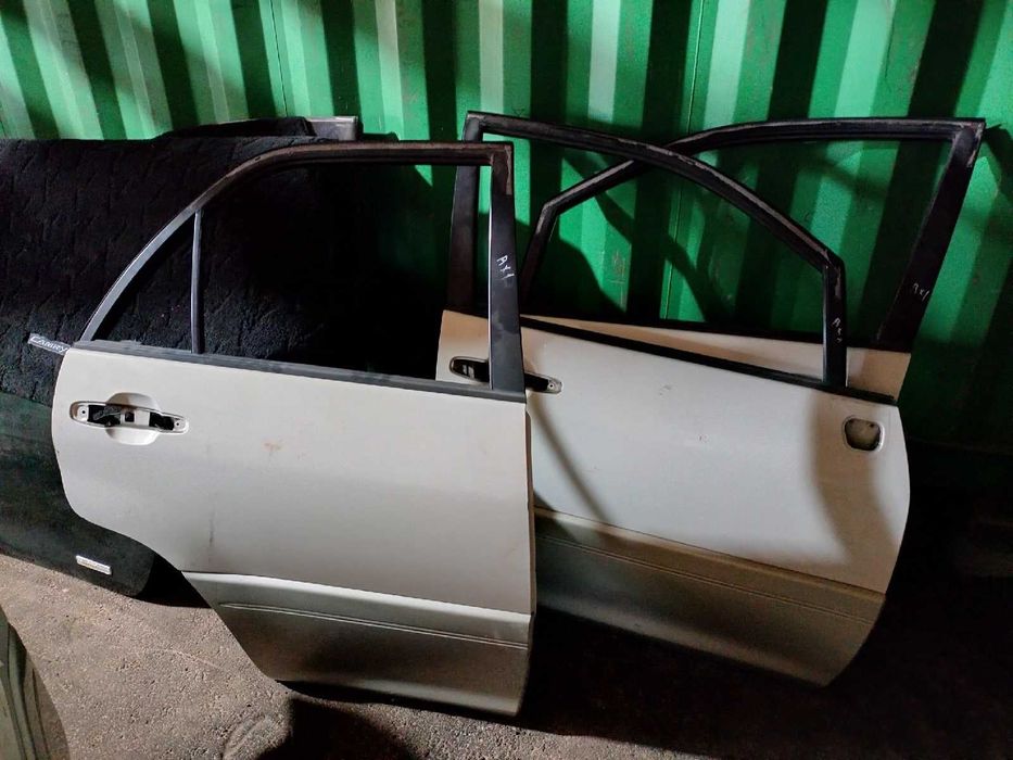 Продам Дверь передний / задний  Lexus RX300 / Toyota Harrier