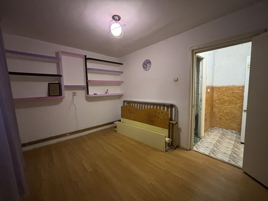 Vand apartament 2 camere semidecomandat